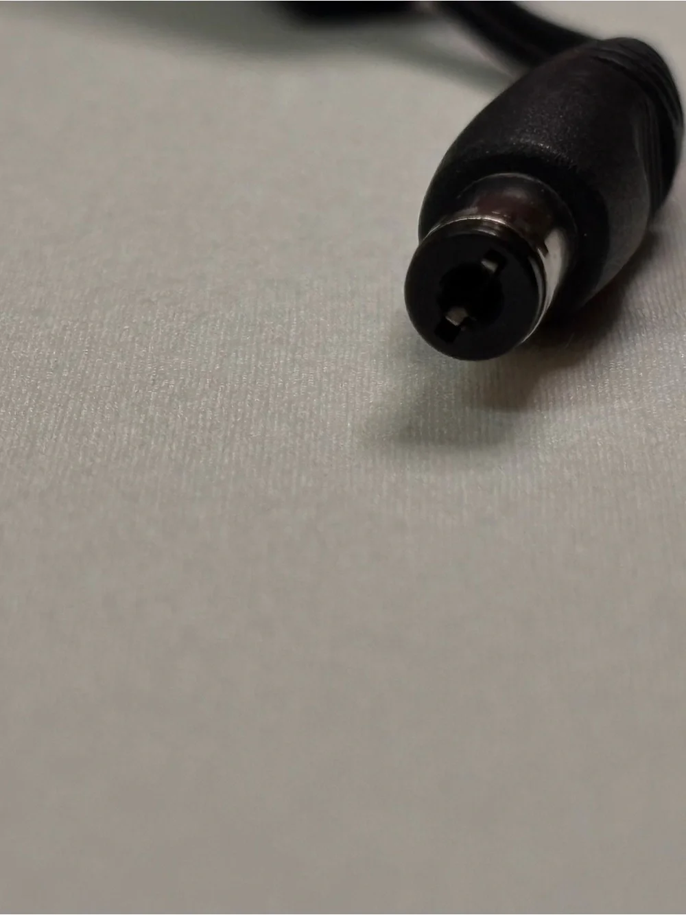 12V 1A Switching Adapter - Black - Picture 2 of 6
